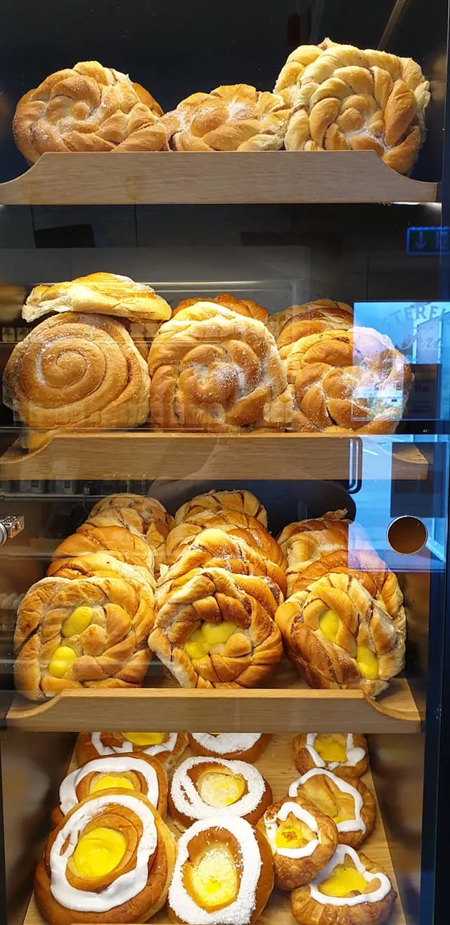 Friske kanelboller og søtbakst
